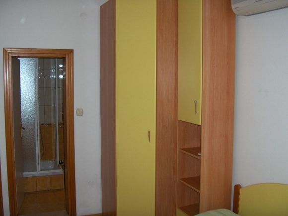 Wohnung Žuta soba s balkonom in Bol 4